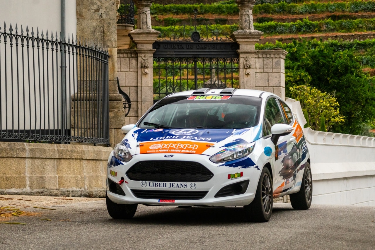 Os vencedores Rafael Cunha / Gonçalo Cunha em Ford Fiesta R2000